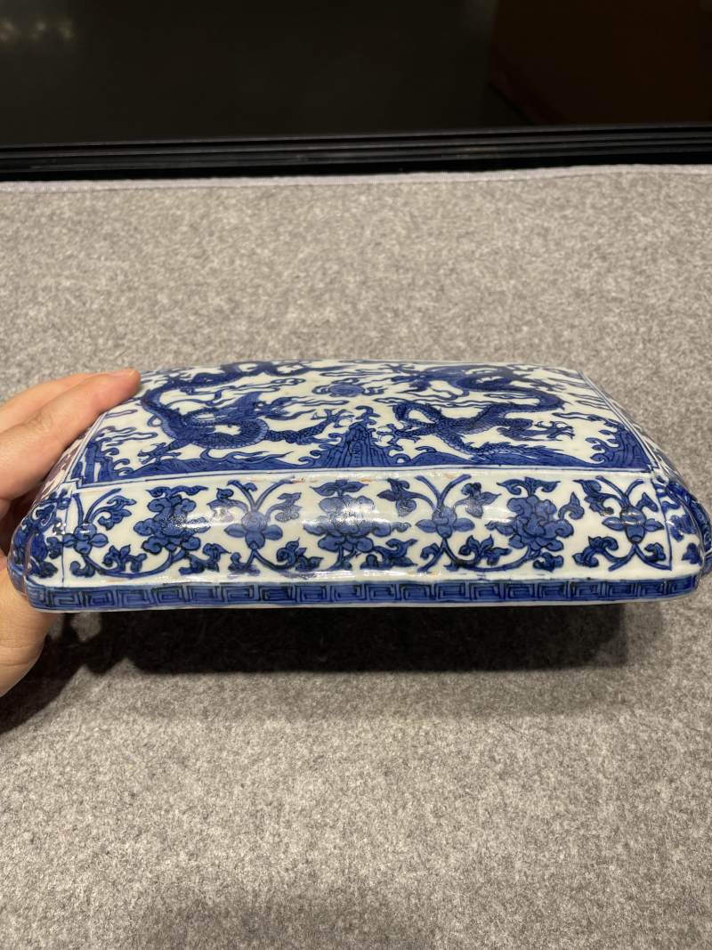 明万历 青花云龙纹长方倭角盒 - 图12