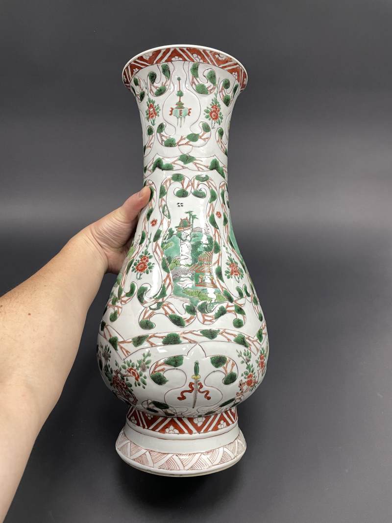 清康熙 五彩凸花山水楼阁纹琵琶尊 - 图2