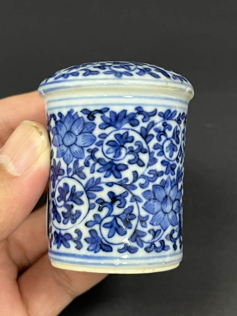 清中期 青花缠枝莲纹轴头一对 - 图2