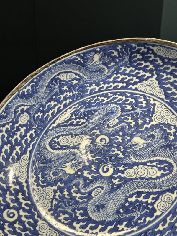 清康熙 青花留白云龙赶珠纹大盘 - 图6
