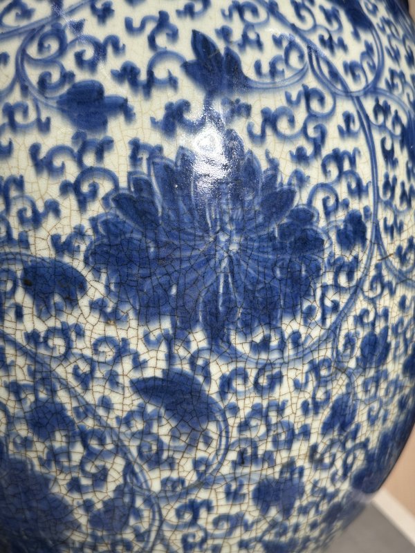 清乾隆 青花缠枝莲纹铺首尊 - 图6