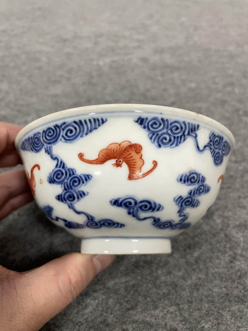 清光绪 青花矾红洪福齐天图杯、碗、盖碗、盘、匙八十三只 - 图100