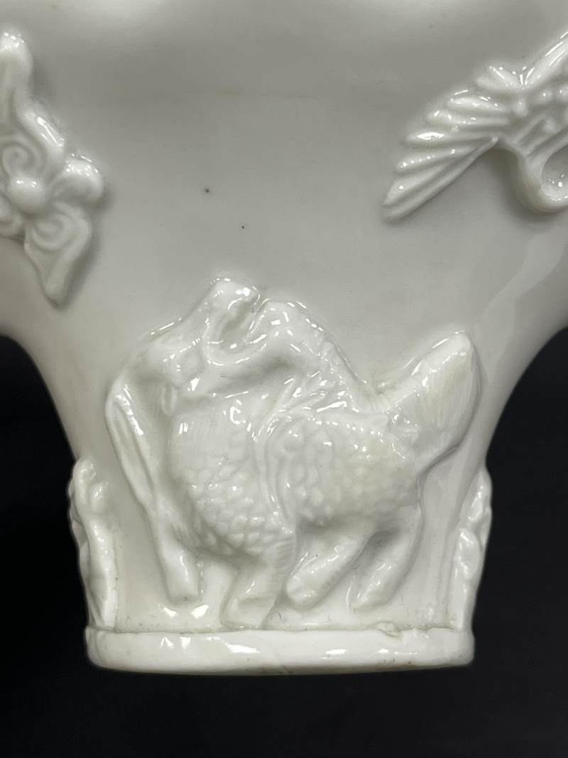 清 德化窑白釉风云际会图杯 - 图10