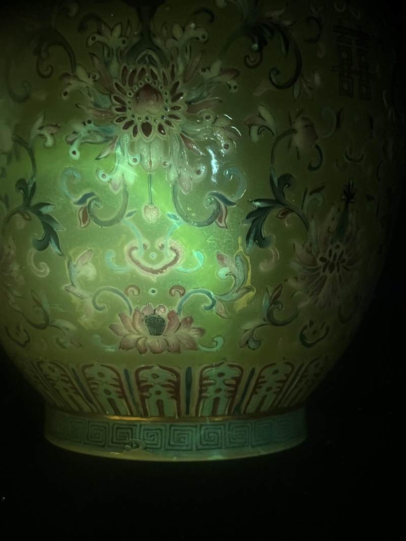 清道光 秋葵绿地洋彩福寿连绵喜字瓶 - 图14