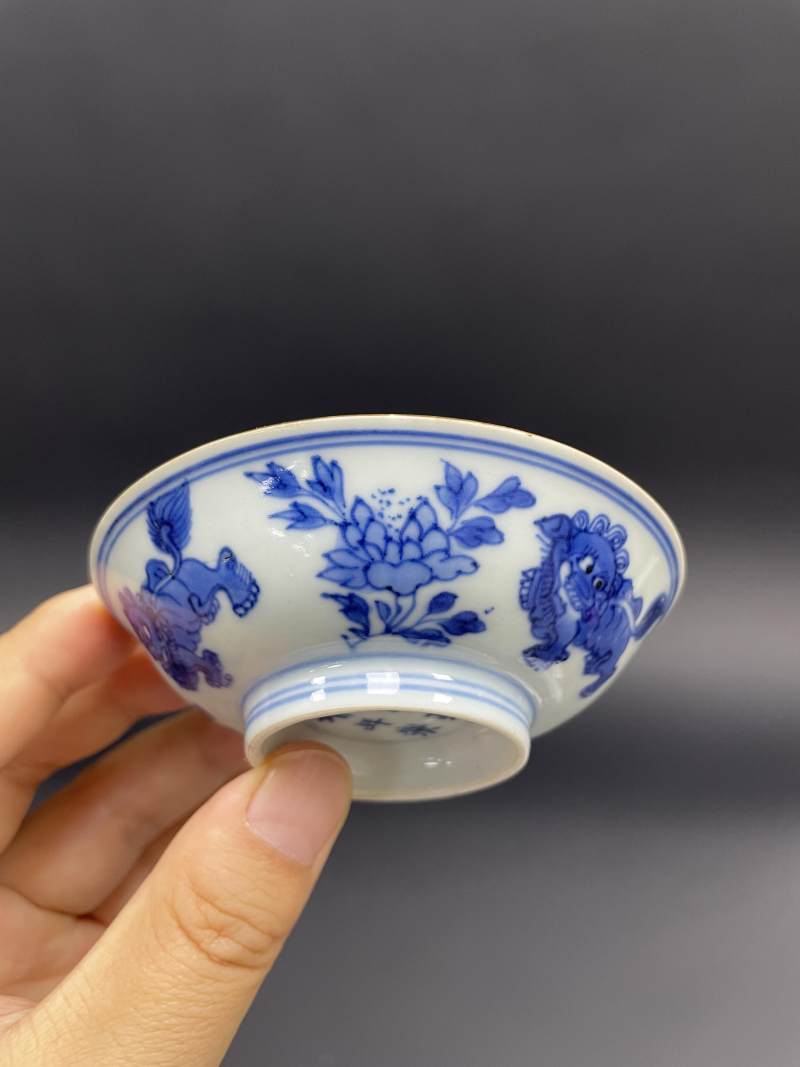 清顺治 青花内诗文外牡丹狮纹小盘 - 图7