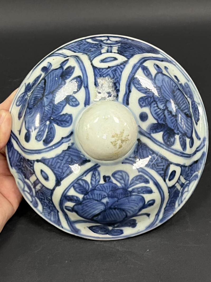明晚期 青花锦地如意开光花卉纹四系盖罐 - 图21