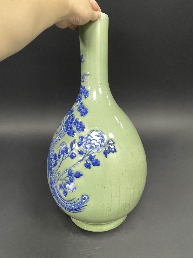 清乾隆 青釉青花堆白丹凤朝阳图大胆瓶 - 图4
