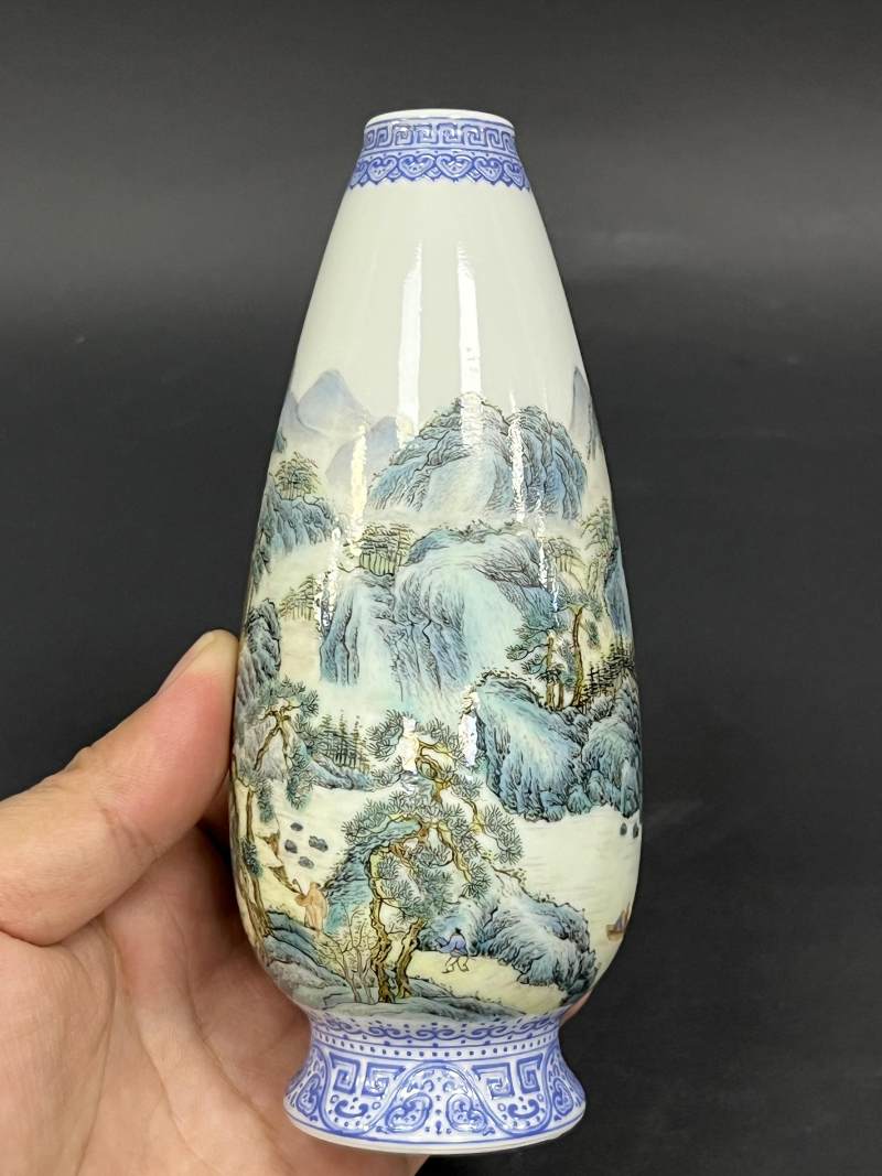 民国 粉彩山水人物纹瓶一对 - 图5