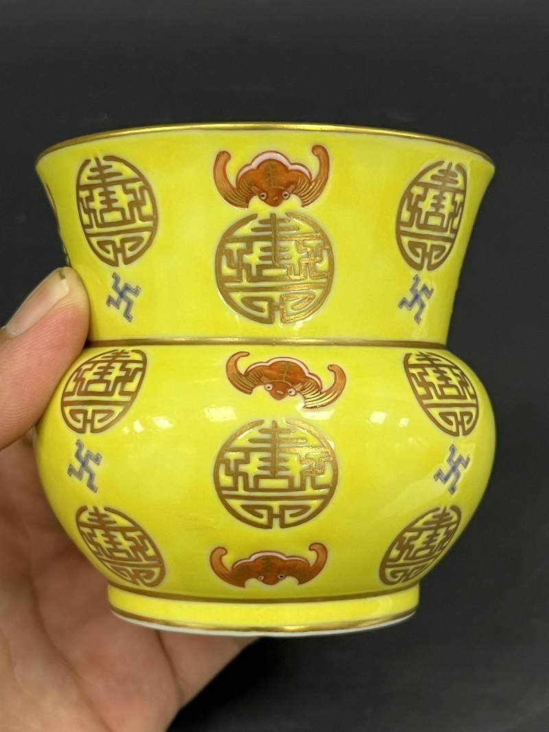 清同治 黄地矾红描金万福万寿图渣斗 - 图5