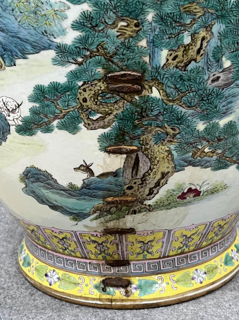 民国 粉彩百鹿图夔凤耳大地瓶 - 图23