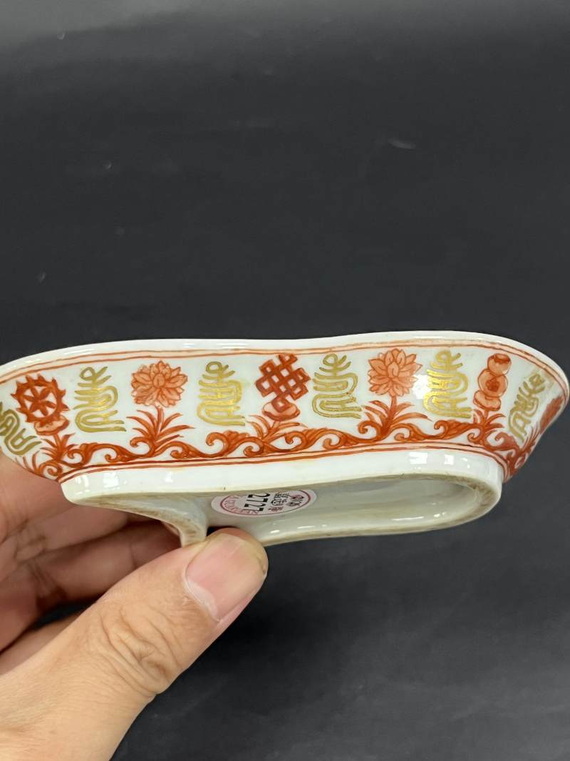清早期 五彩枸杞花蝶纹叶形盘 - 图5