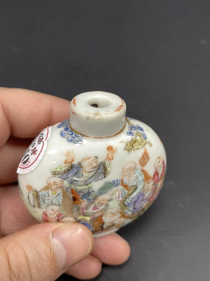 清道光 粉彩十八罗汉图烟壶 - 图13