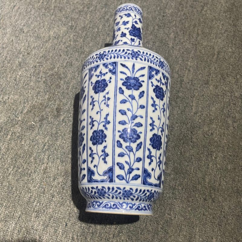 清乾隆 青花折枝花卉纹锥瓶 - 图8