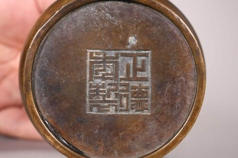 清 铜阿拉伯文瓶、铜螭龙纹出戟花觚三件 - 图3