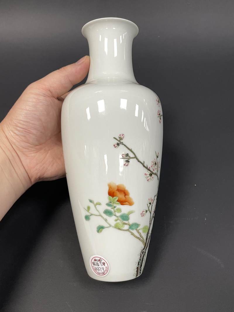 民国 粉彩喜鹊登梅纹瓶一对 - 图11