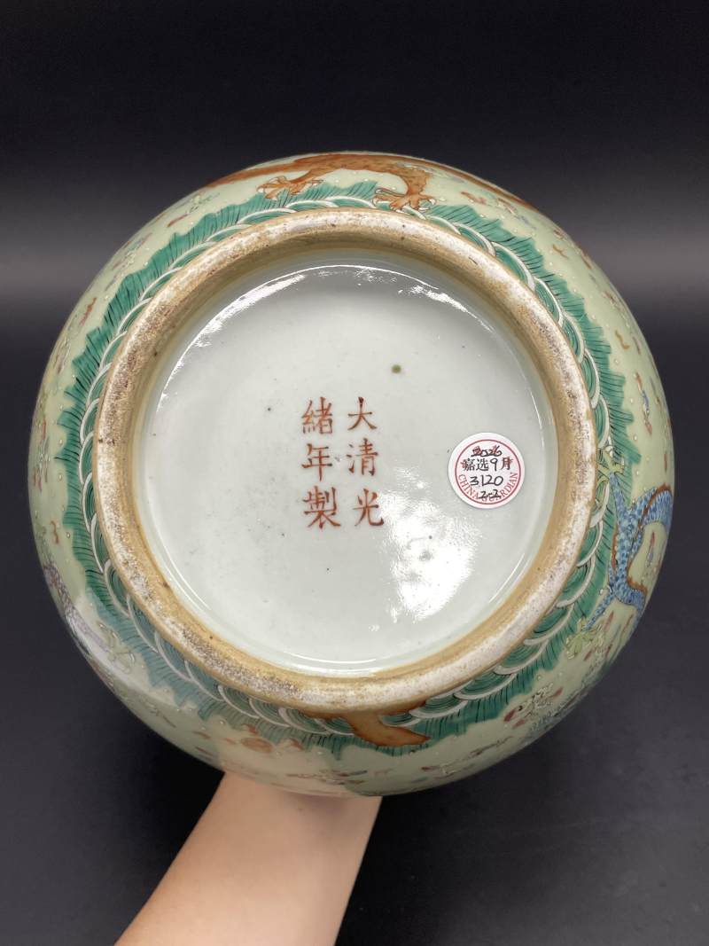 清晚期 青釉粉彩云龙纹赏瓶一对 - 图11