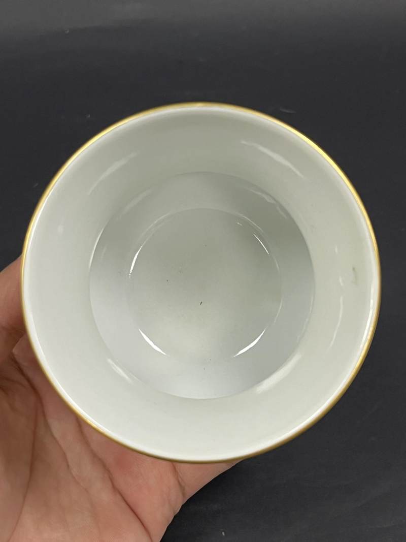 清同治 黄地矾红描金万福万寿图渣斗 - 图6