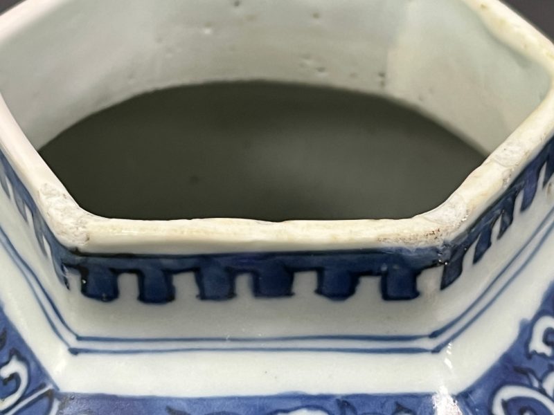 明崇祯 青花高士图六方罐 - 图14