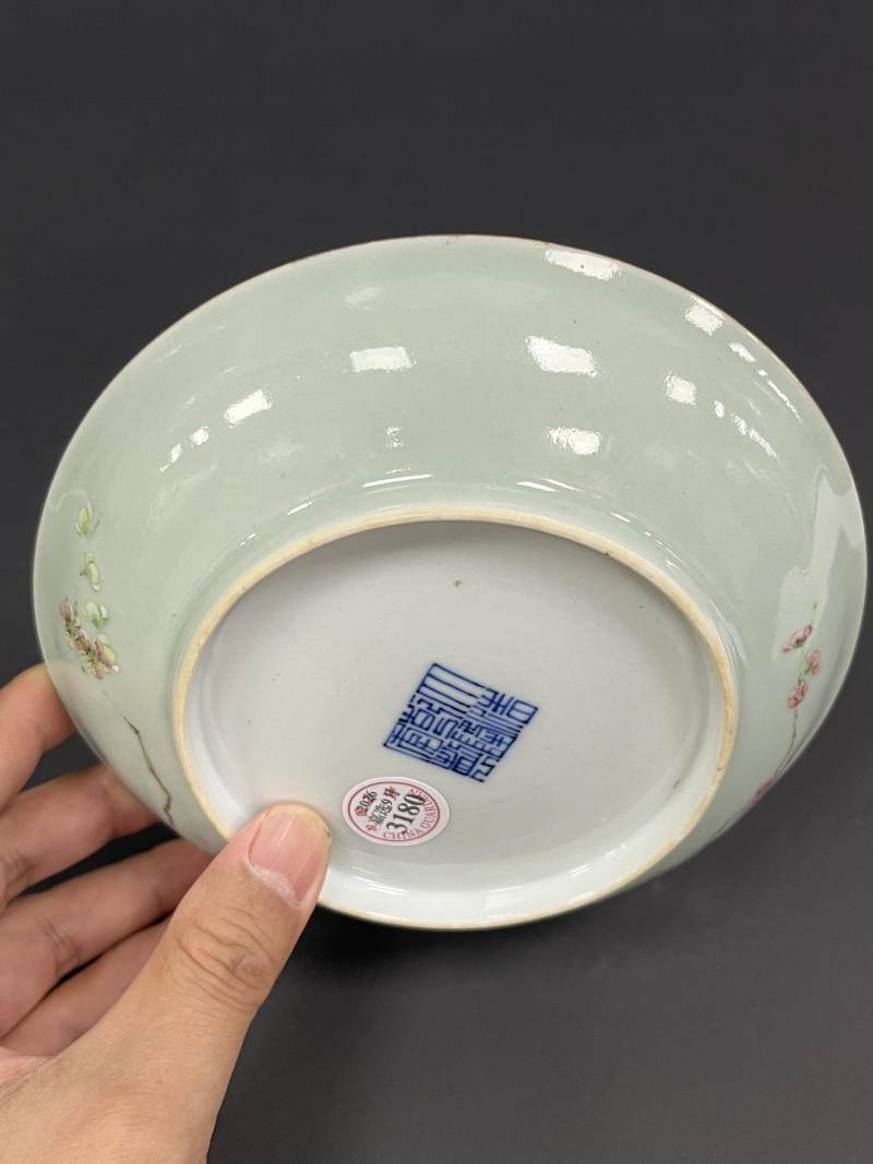 清乾隆 青釉粉彩过枝梅花纹盘 - 图7
