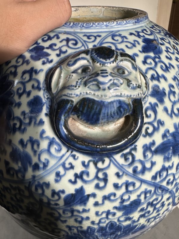 清乾隆 青花缠枝莲纹铺首尊 - 图7
