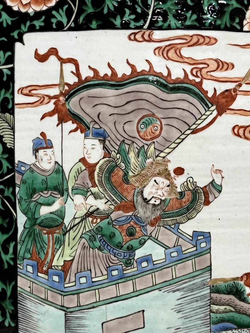 清晚期 五彩缠枝莲开光刀马人物纹大棒槌瓶 - 图9
