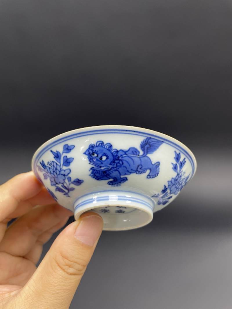 清顺治 青花内诗文外牡丹狮纹小盘 - 图8
