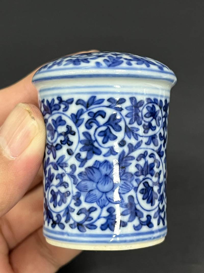 清中期 青花缠枝莲纹轴头一对 - 图5