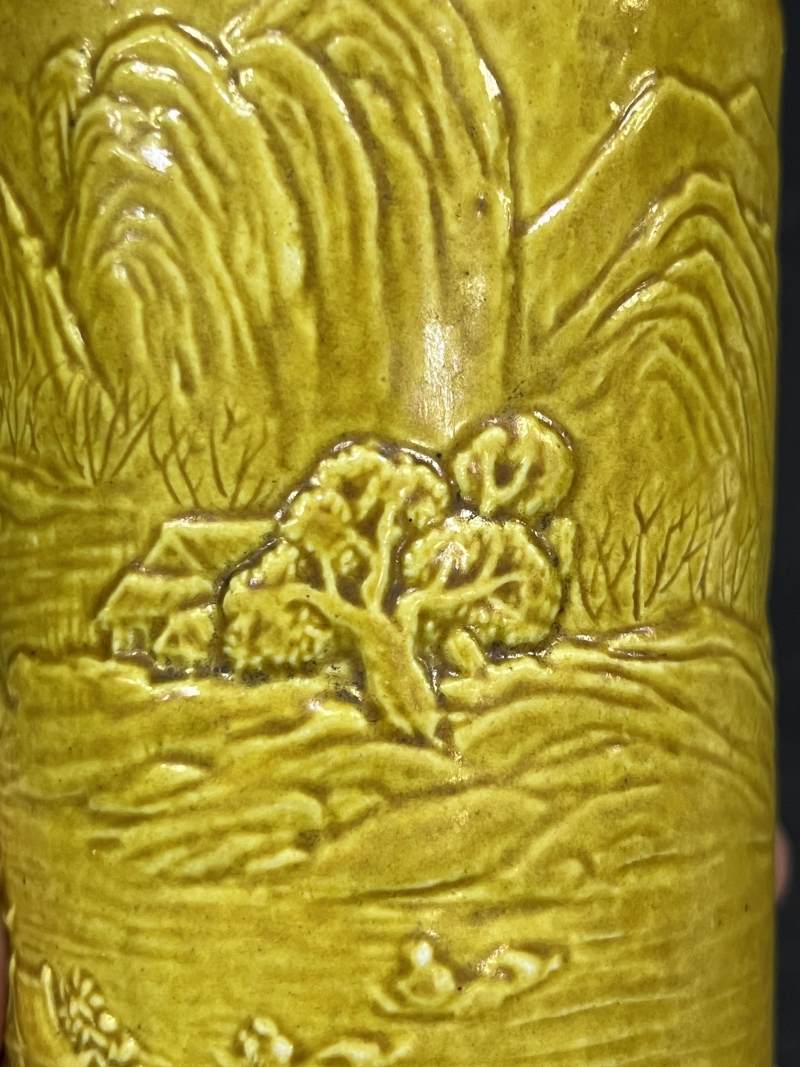 清光绪三十三年（1907年）、清晚期 黄釉雕瓷山水纹笔筒、青花花卉纹笔筒各一件 - 图9