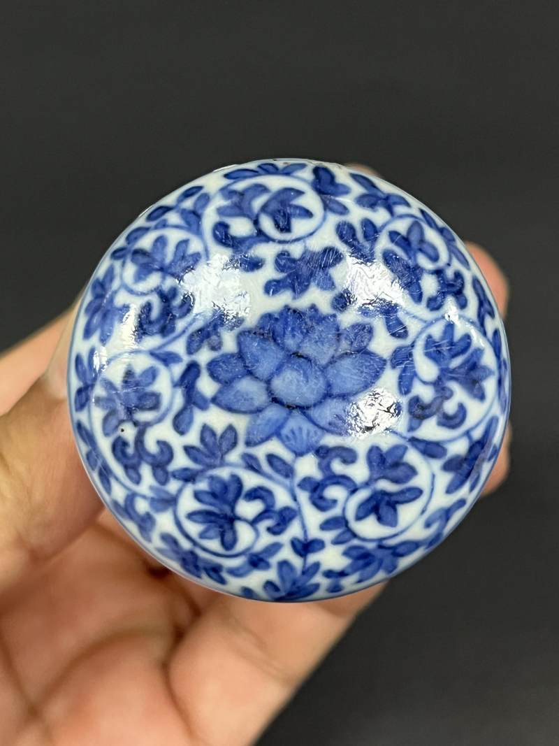 清中期 青花缠枝莲纹轴头一对 - 图6