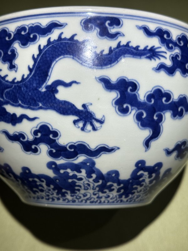清乾隆 青花云龙纹案缸 - 图16
