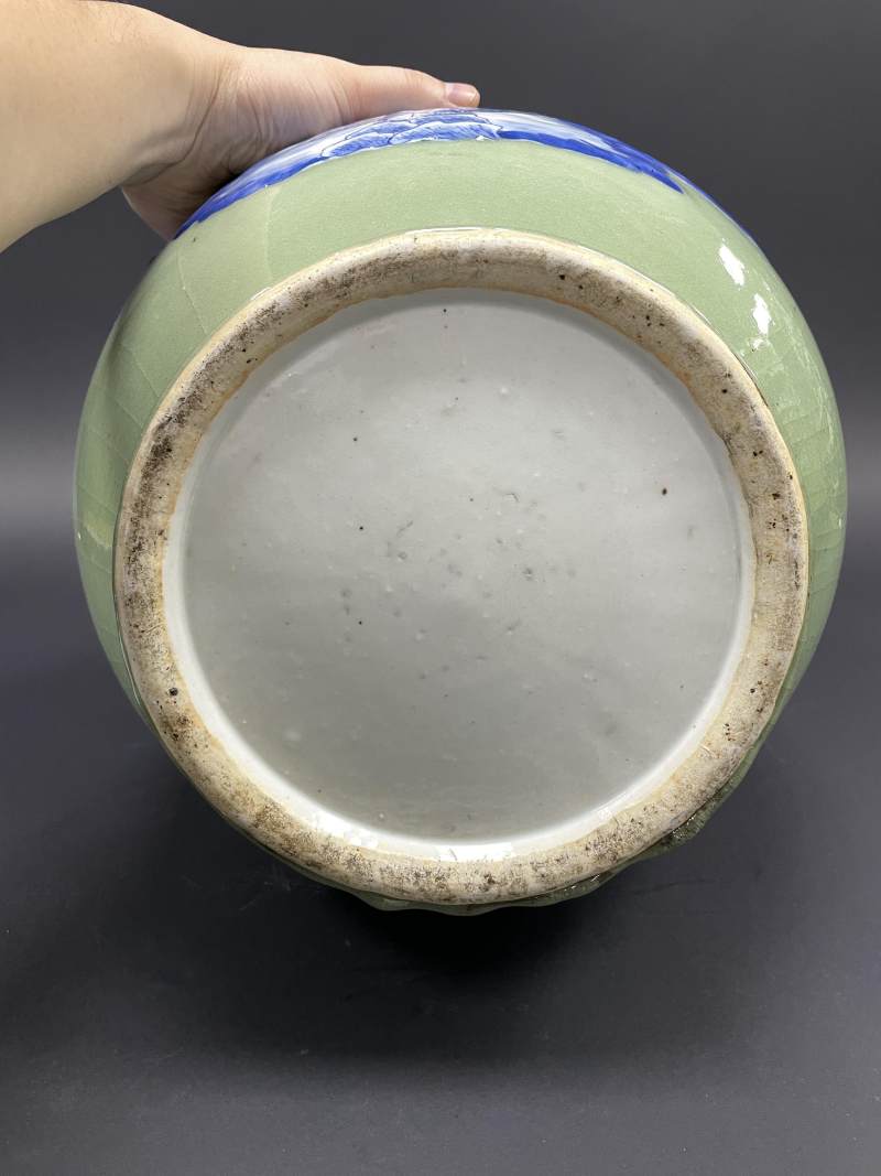 清乾隆 青釉青花堆白丹凤朝阳图大胆瓶 - 图7