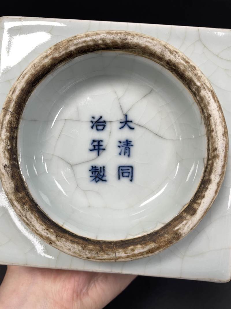 清同治 仿官釉八卦纹琮式瓶 - 图10