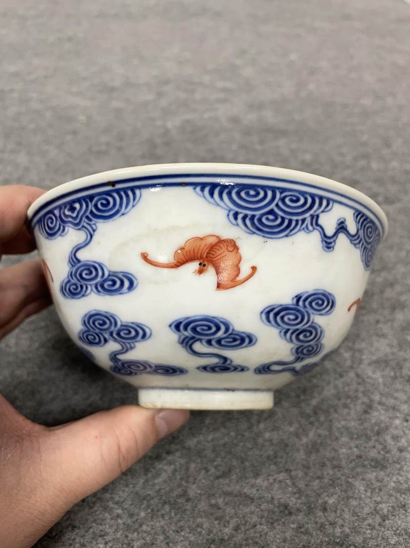 清光绪 青花矾红洪福齐天图杯、碗、盖碗、盘、匙八十三只 - 图15