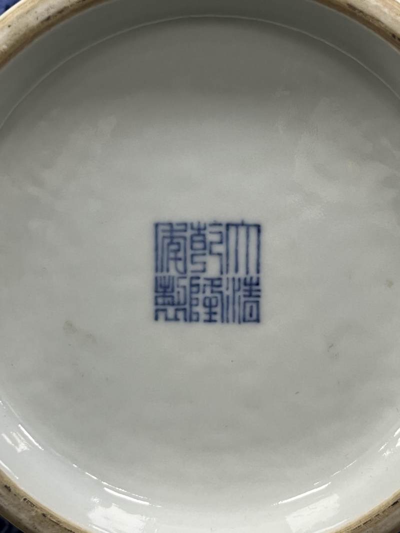 清乾隆 青花缠枝莲纹赏瓶 - 图7