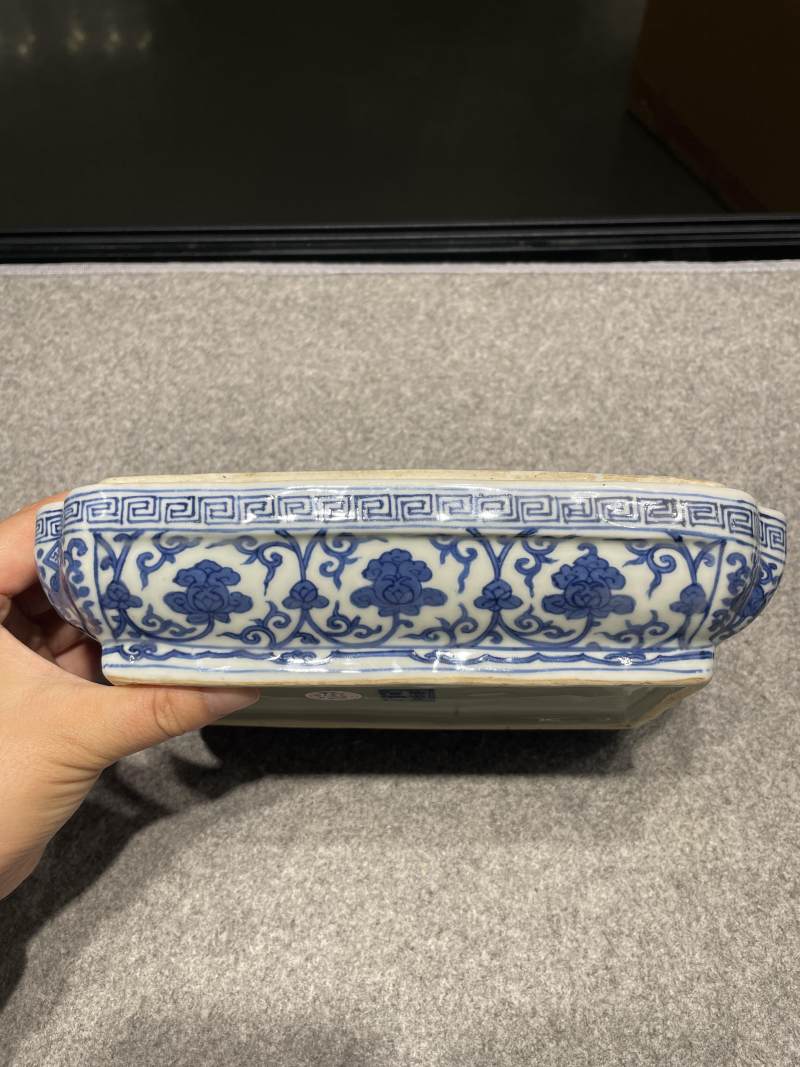 明万历 青花云龙纹长方倭角盒 - 图17