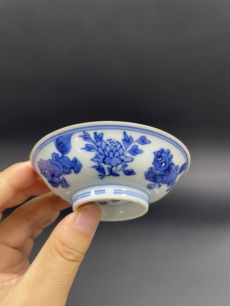 清顺治 青花内诗文外牡丹狮纹小盘 - 图9