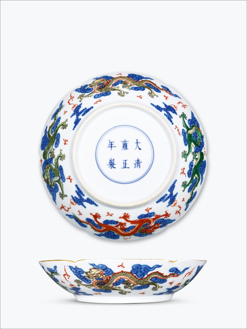 清雍正 青花五彩云龙纹花口盘