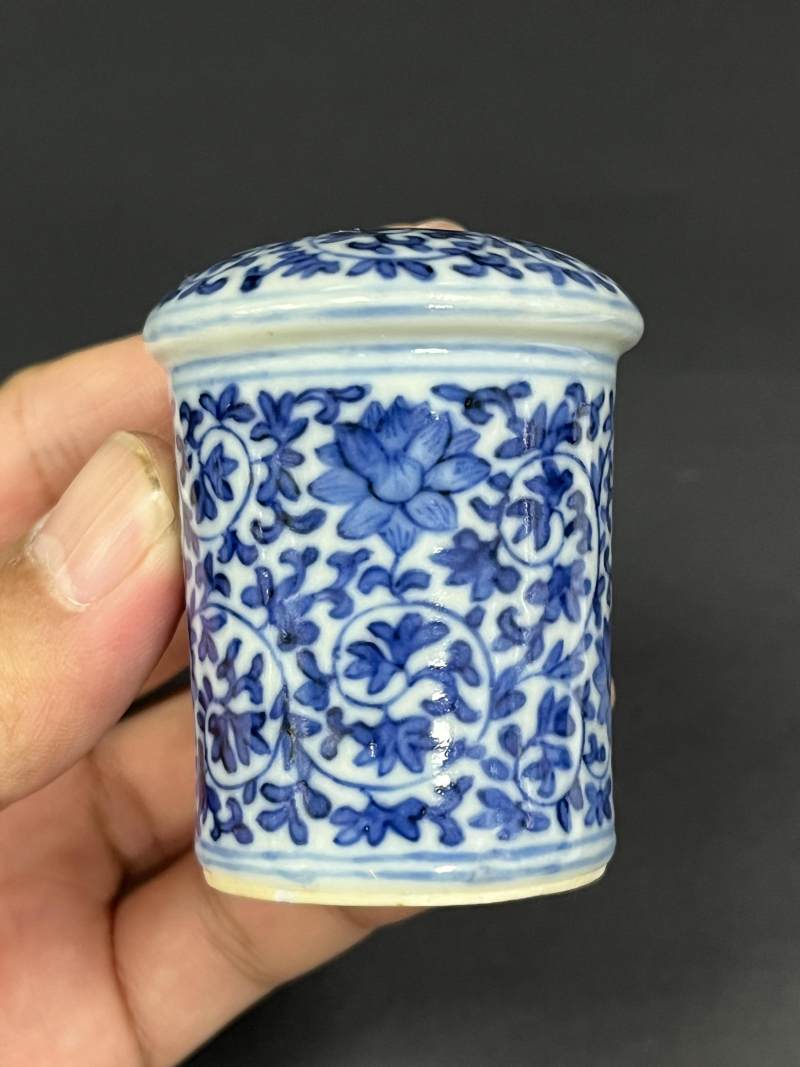 清中期 青花缠枝莲纹轴头一对 - 图9