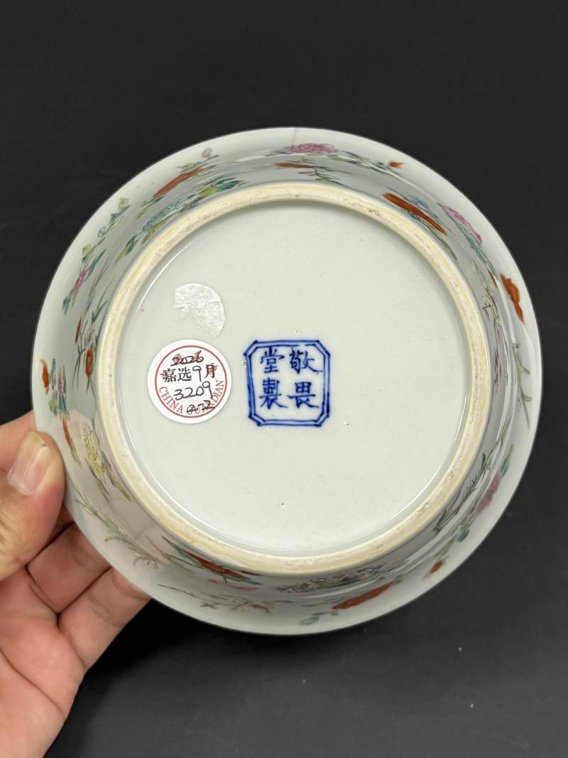 清中期 粉彩折枝花卉纹马蹄碗一对 - 图12