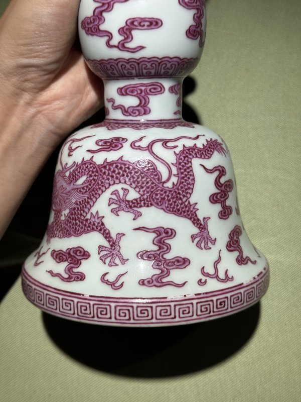 清乾隆 胭脂红彩描金云龙纹花觚 - 图12