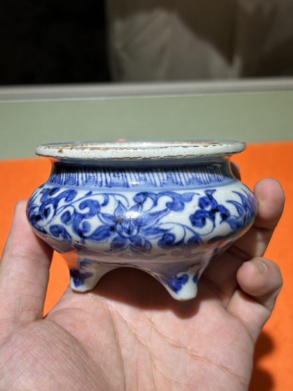 元 青花缠枝莲纹鬲式炉 - 图2