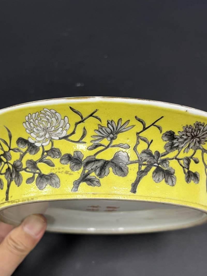 清晚期 黄地墨彩菊花纹花盆带奁一对 - 图21