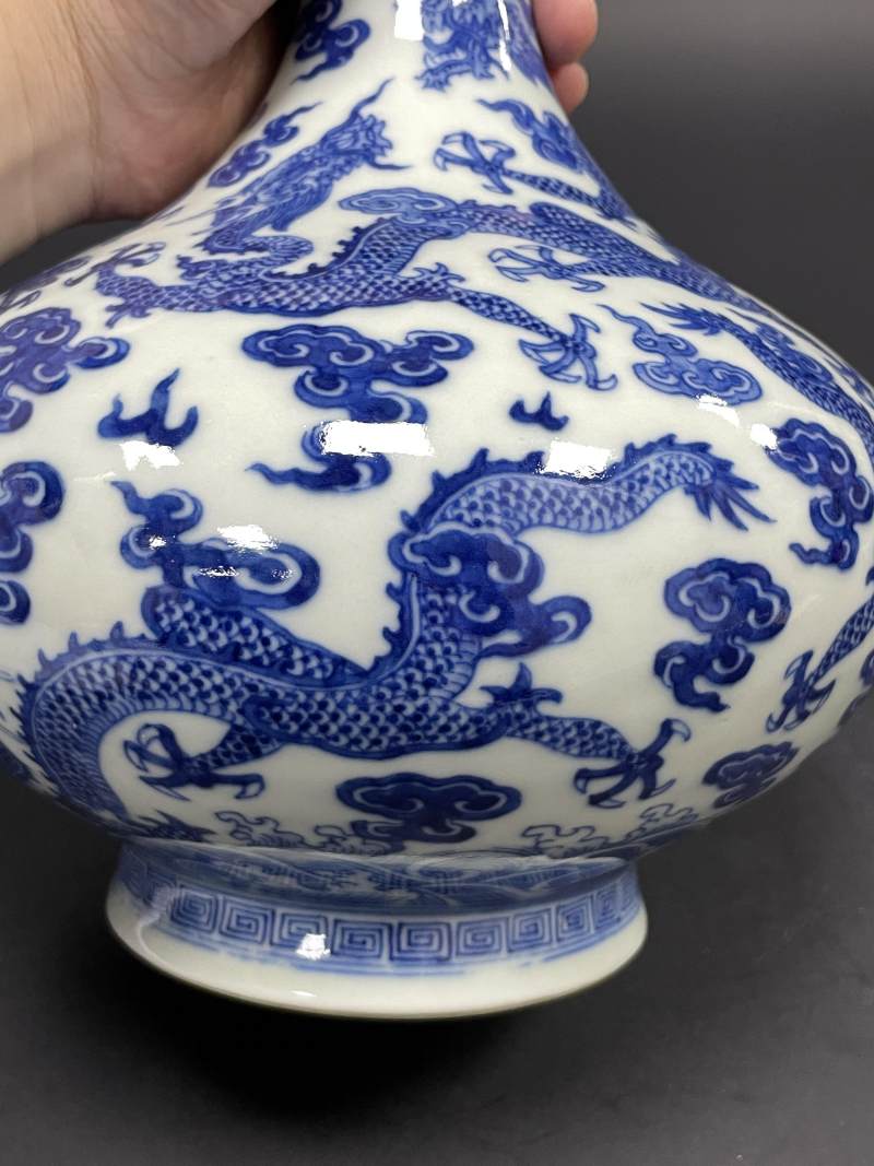 清道光 青花九龙图荸荠瓶 - 图11