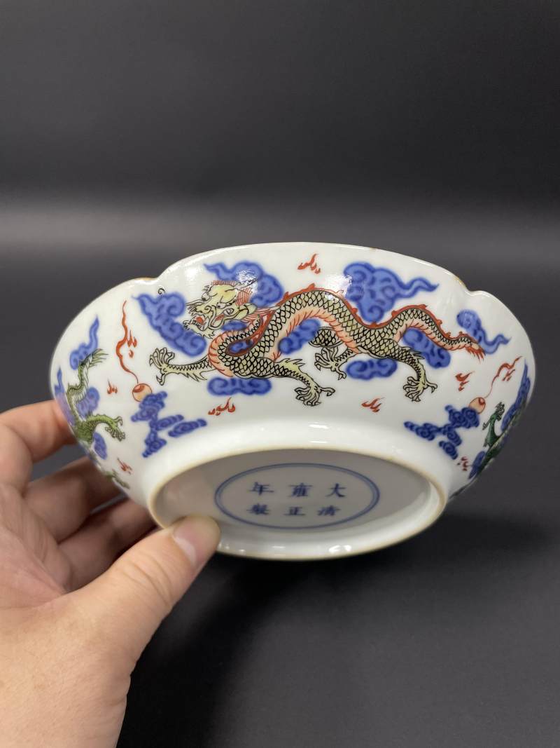 清雍正 青花五彩云龙纹花口盘 - 图2