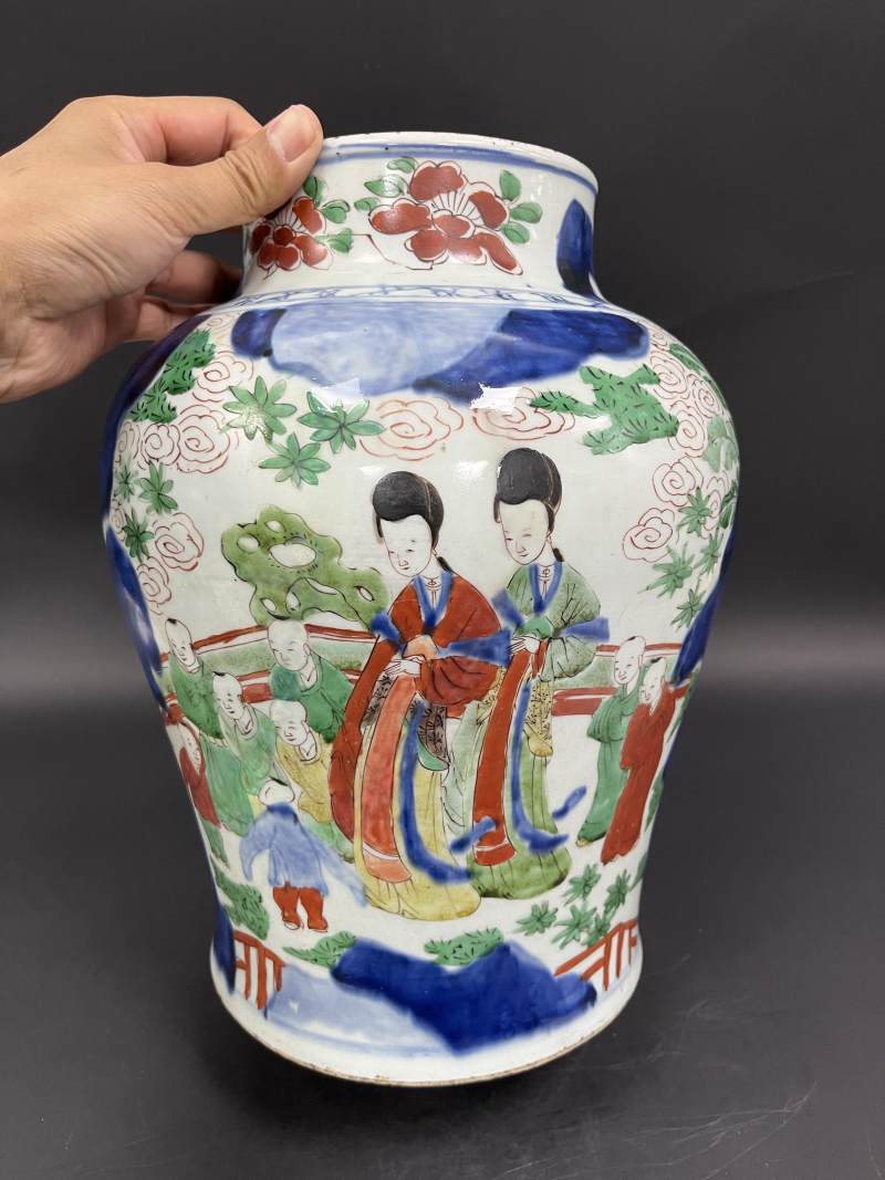 清顺治 青花五彩四妃十六子图将军罐 - 图3