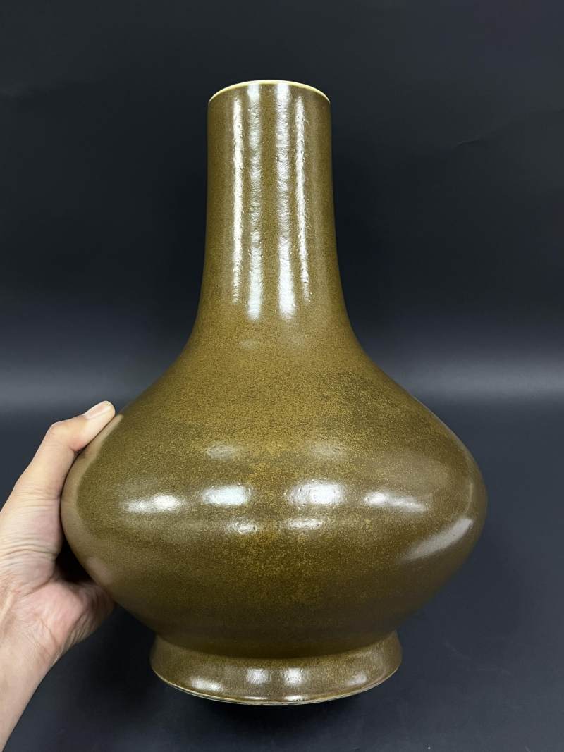 清同治 茶叶末釉荸荠瓶 - 图4