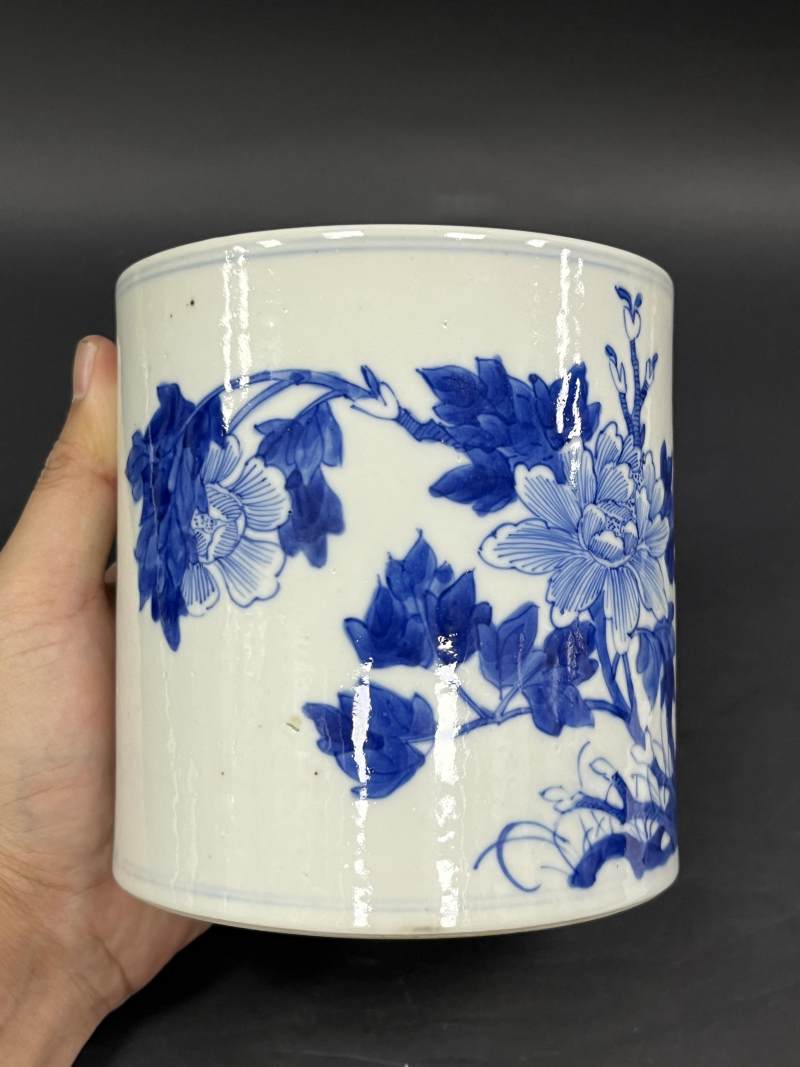 清光绪三十三年（1907年）、清晚期 黄釉雕瓷山水纹笔筒、青花花卉纹笔筒各一件 - 图13