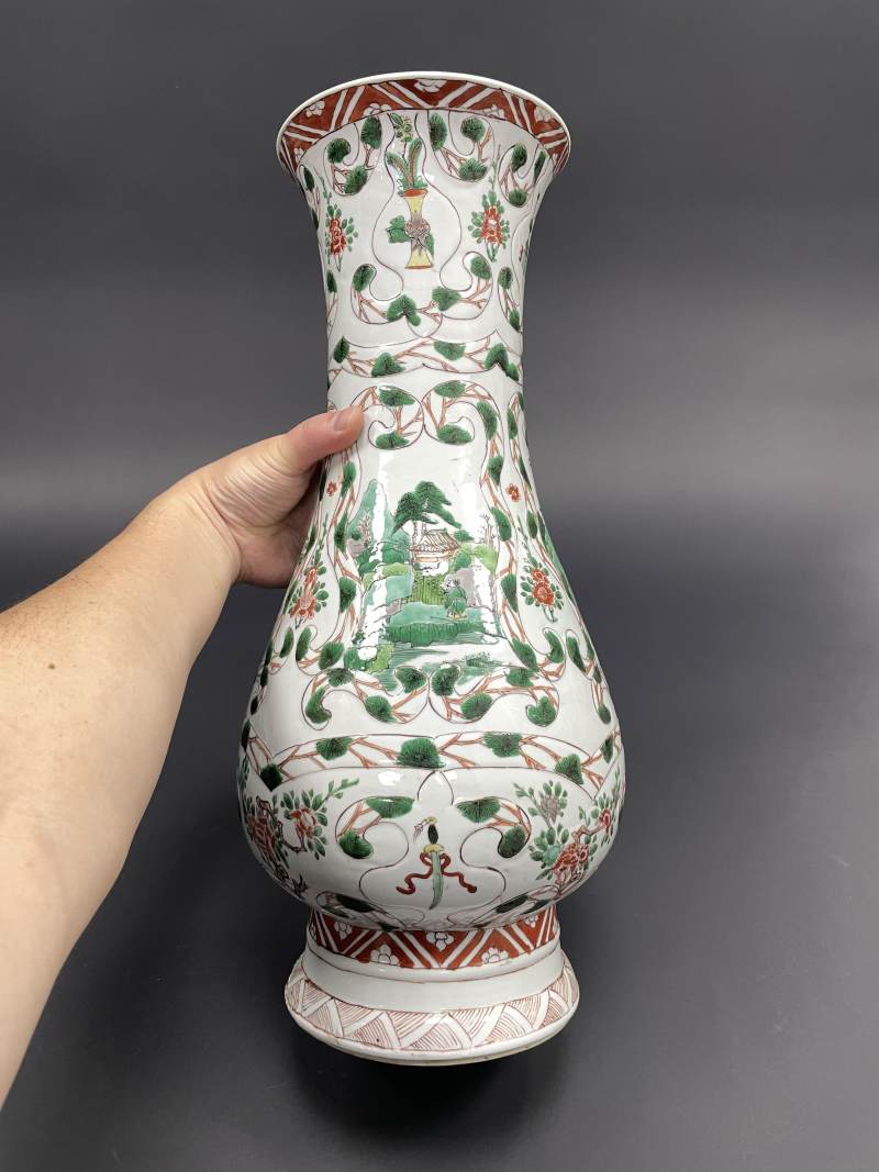 清康熙 五彩凸花山水楼阁纹琵琶尊 - 图5