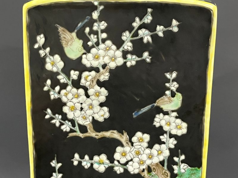 清晚期 墨地素三彩四季花卉纹天圆地方瓶一对 - 图34