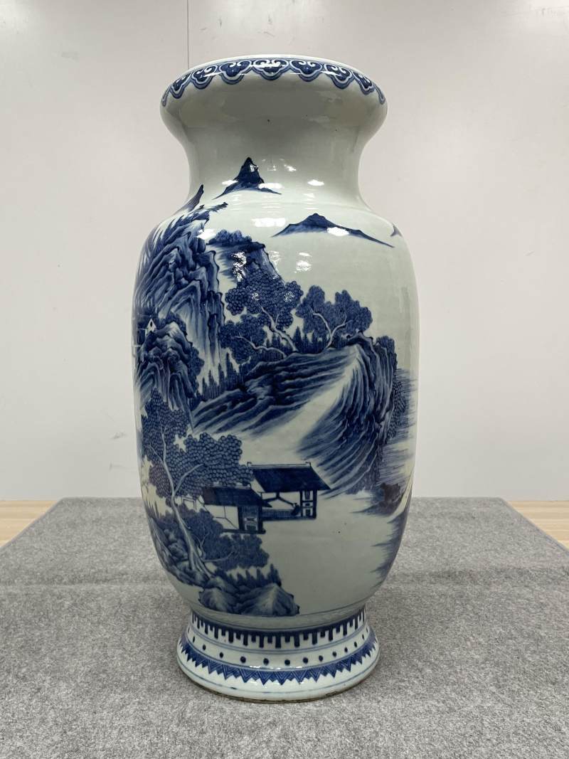 清中期 青花山水人物纹大灯笼瓶一对 - 图3